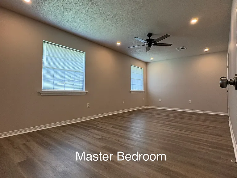 204 James Ct — Photo 11