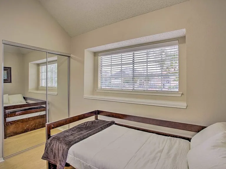 6325 Wildhaven Dr — Photo 18