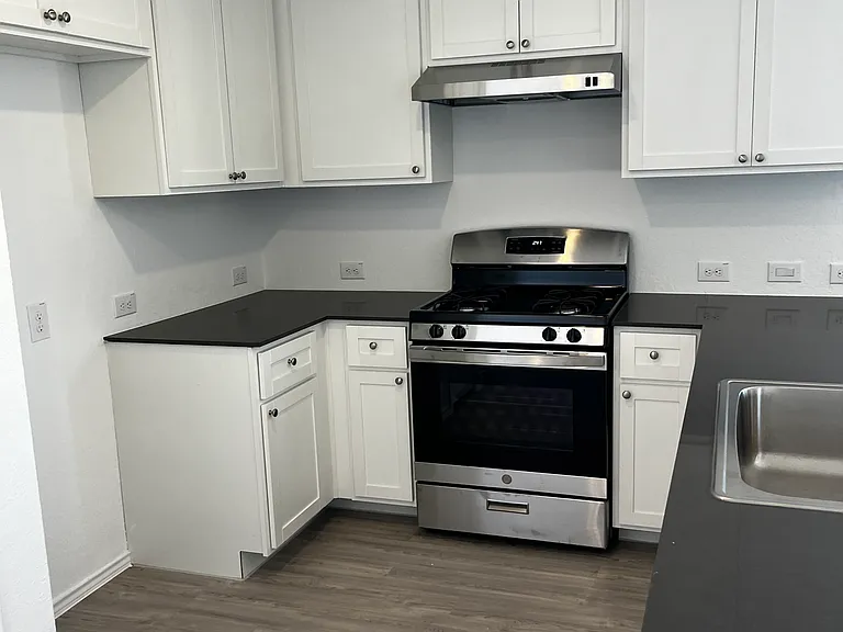 9201 Luciano Pl — Photo 5