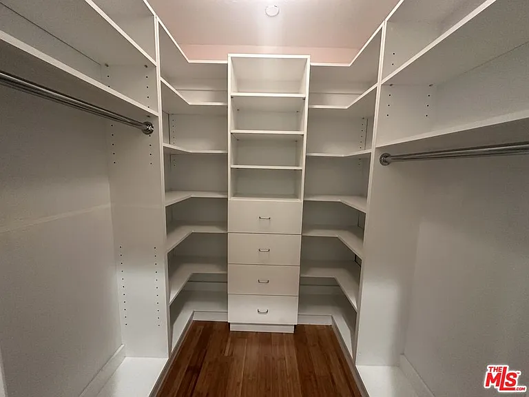 324 N Palm Dr #206 — Photo 43