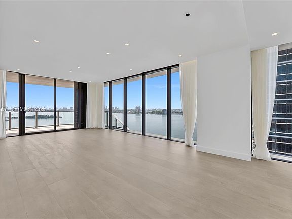 4th image of 700 NE 24th St Unit 1207