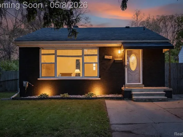 8796 Saratoga St, Oak Park, MI 48237