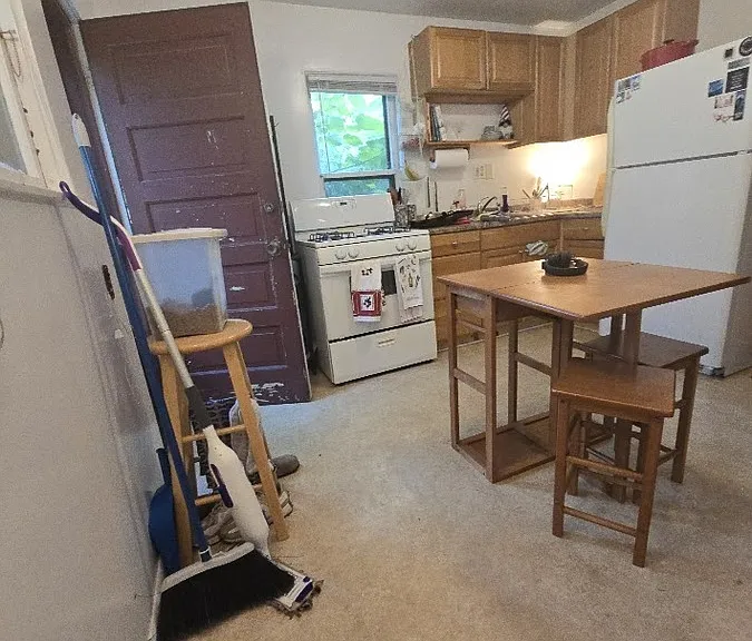 110 E Summit St — Photo 8