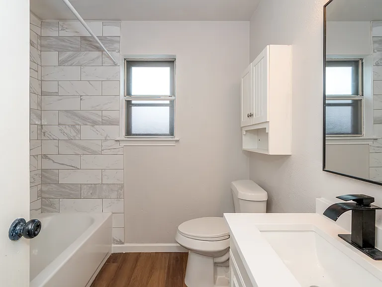2nd bathroom upstairs