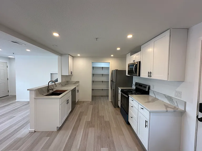 7943 SW 17th Ave #1 — Photo 8