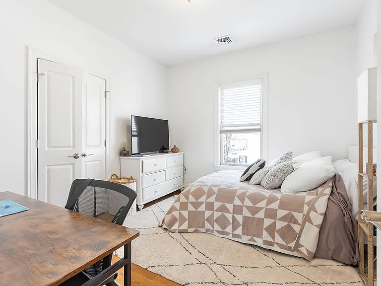 142 Boston St #3 — Photo 3