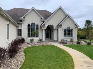 1185 Cheyenne Ct, Hubertus, WI 53033