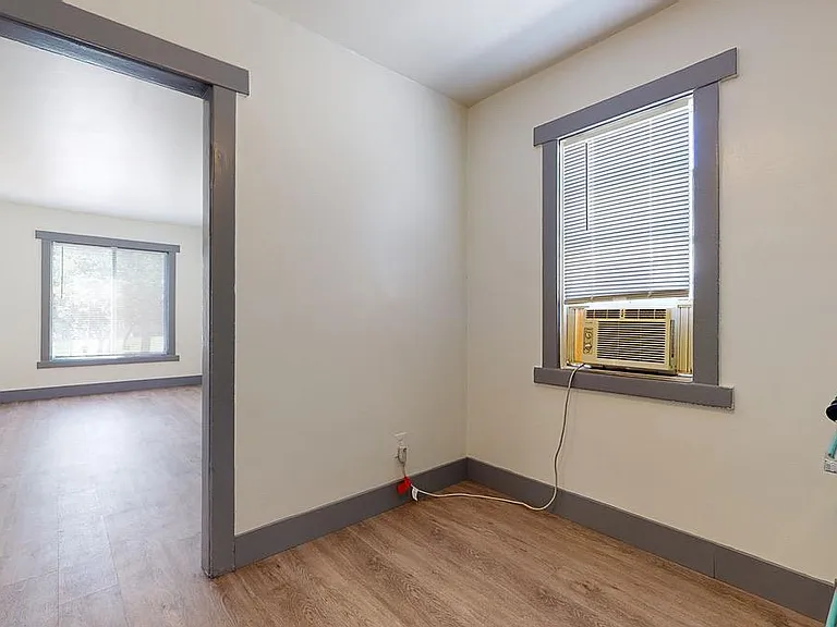 1127 Bell St — Photo 12