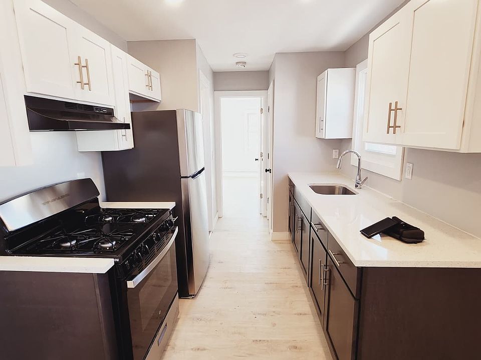 1st image of 212 Zabriskie St #2C