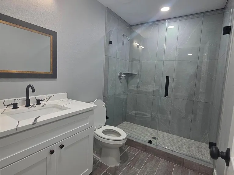 3914 Southlawn St — Photo 7