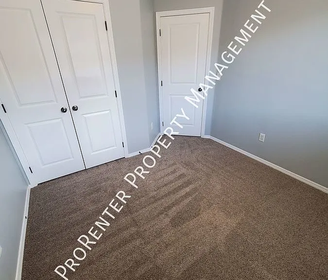 1005 N 740 W — Photo 18