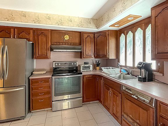 5th image of 65 Everton Ave
