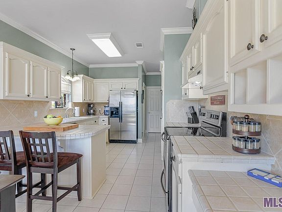 5th image of 17166 Fountainbleau Dr