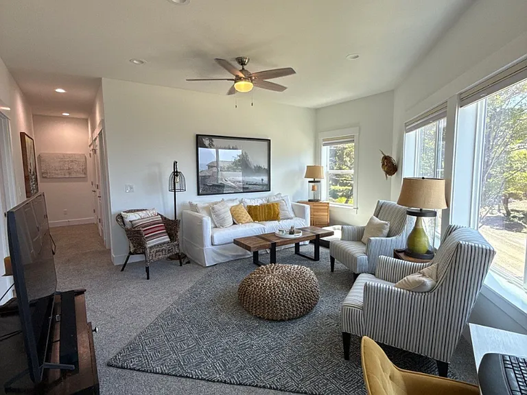 6274 NE Port Dr — Photo 13