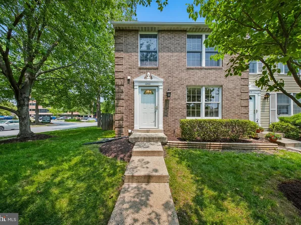 10401 Graystone Ct, Oakton, VA 22124