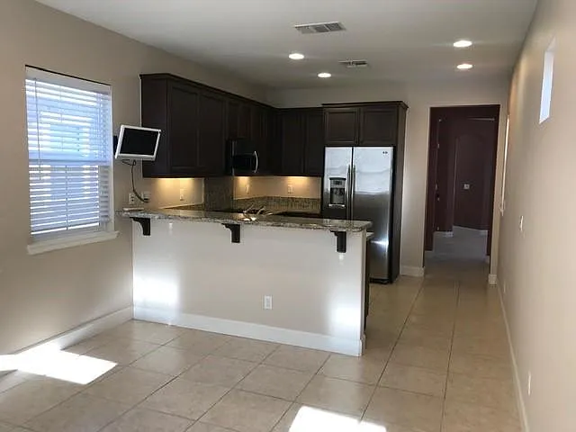 3 bed, 2.5 bath, 1861 sqft, $3,750 — Photo 3