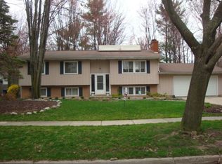 2311 Westbury Dr, Midland, MI 48642