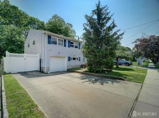 88 Albert Dr, Parlin, NJ