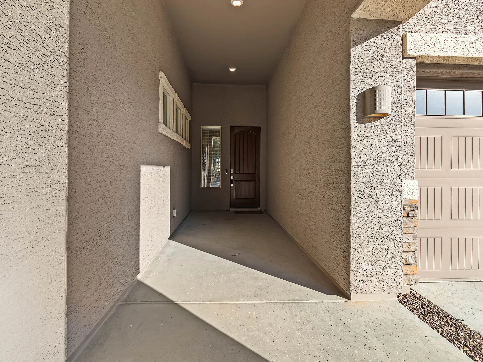 4 bed, 2.5 bath, 2322 sqft, $4,200 — Photo 2
