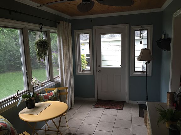 3rd image of 905 Mayfair Cir
