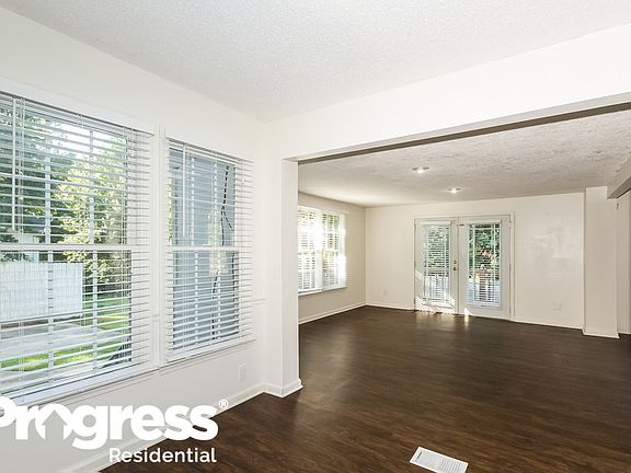 3rd image of 245 Zelkova Dr