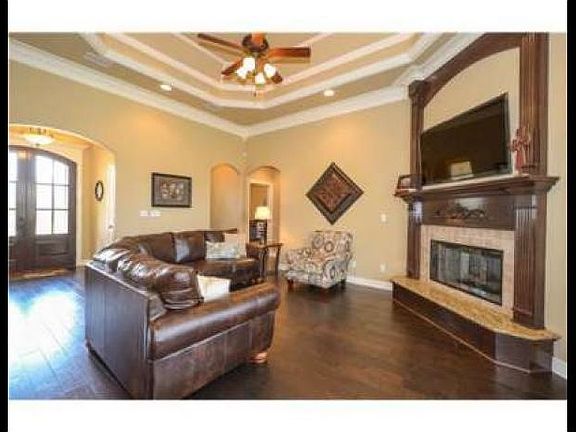 3rd image of 778 Hackberry Dr