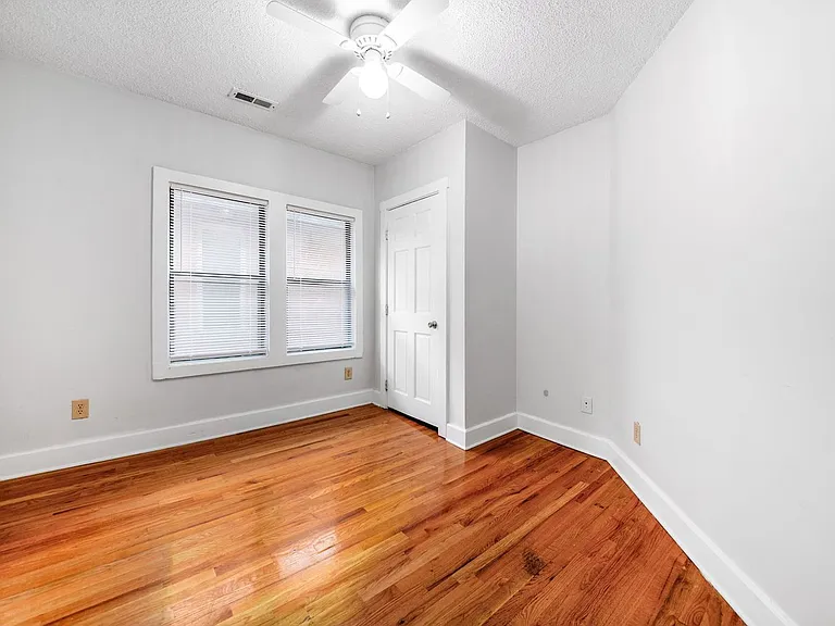 1378 1/2 Indianola Ave — Photo 13