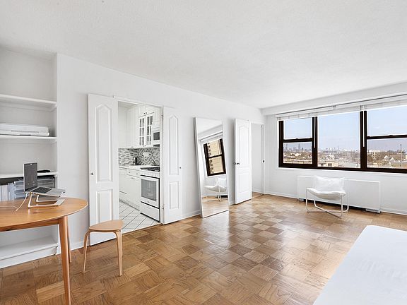 3rd image of 201 Saint Pauls Ave APT 7B