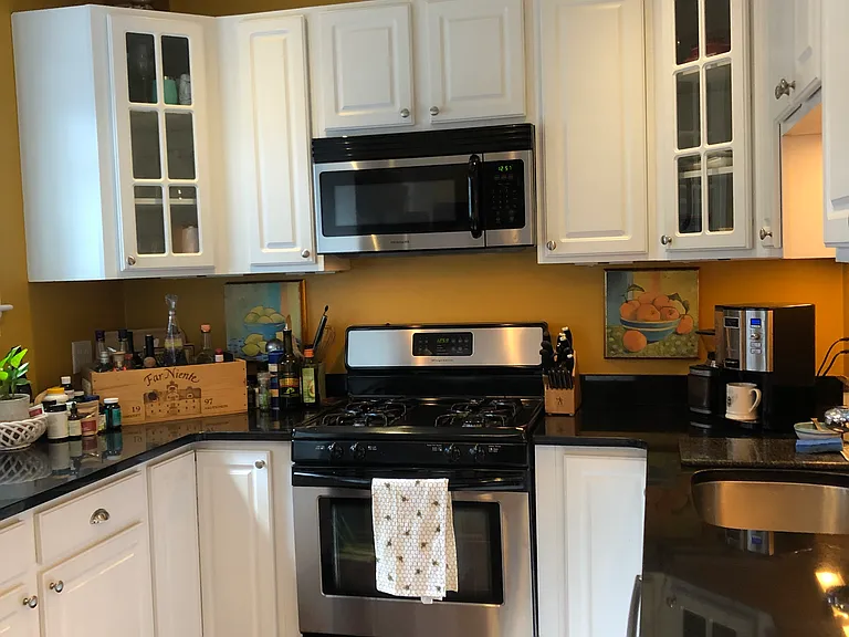 289 W 2nd St #2 — Photo 9