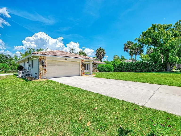 2340 Palmetto St — Photo 3
