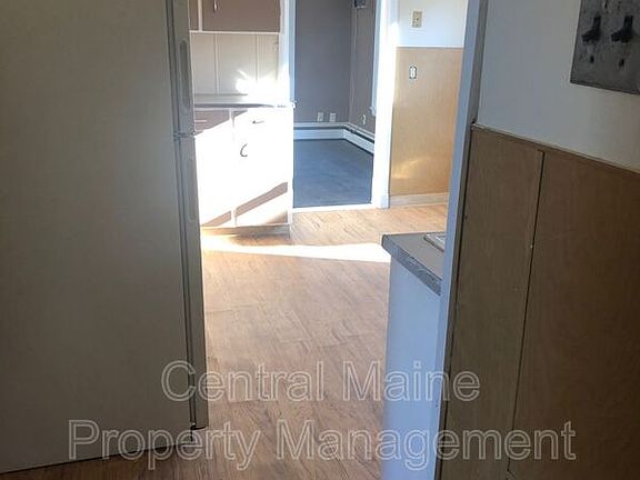 3rd image of 553 Waldo St #2