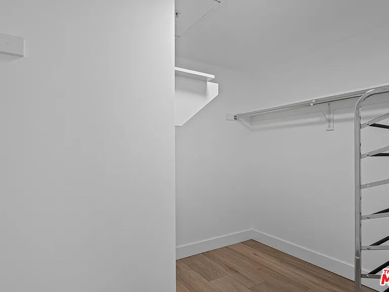 13700 Marina Pointe Dr #1916 — Photo 22