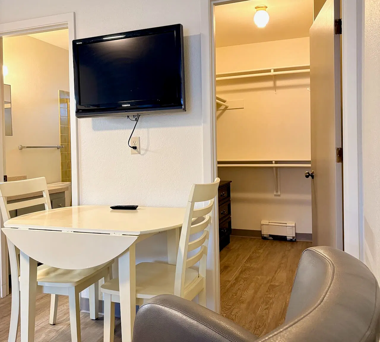 Studio, 500 sqft, $895 — Photo 3