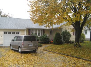 25 Beverly Rd, Farmingdale, NY 11735