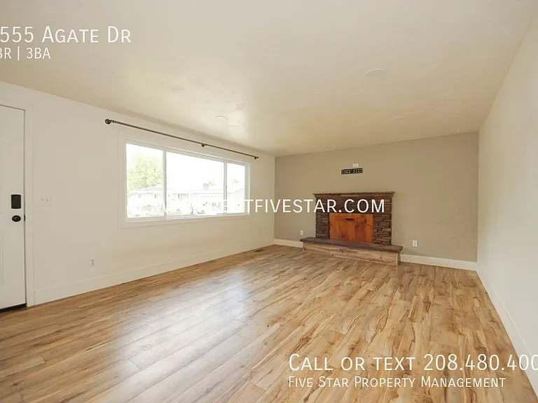 1555 Agate Dr — Photo 2