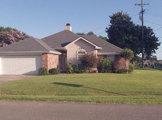 100 E Weeks Dr, Youngsville, LA 70592