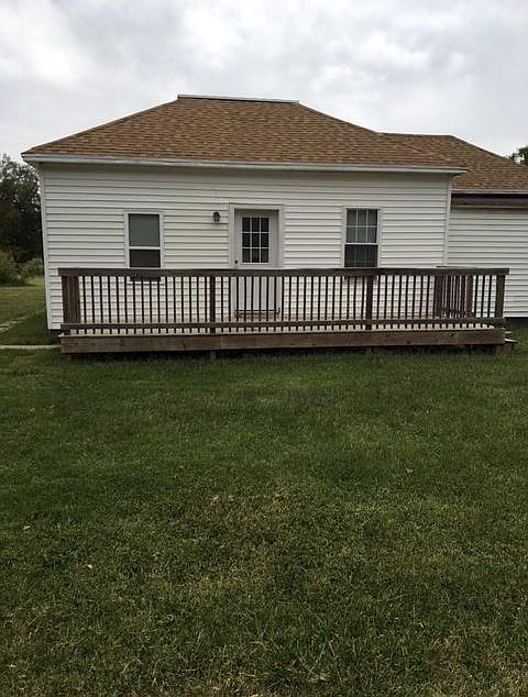 Deck and fenced in yard.