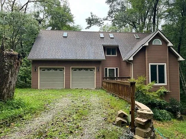 4 bed, 3.5 bath, 3010 sqft, $2,500 — Photo 1