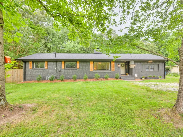 1104 Remington Pl, Manchester, TN 37355