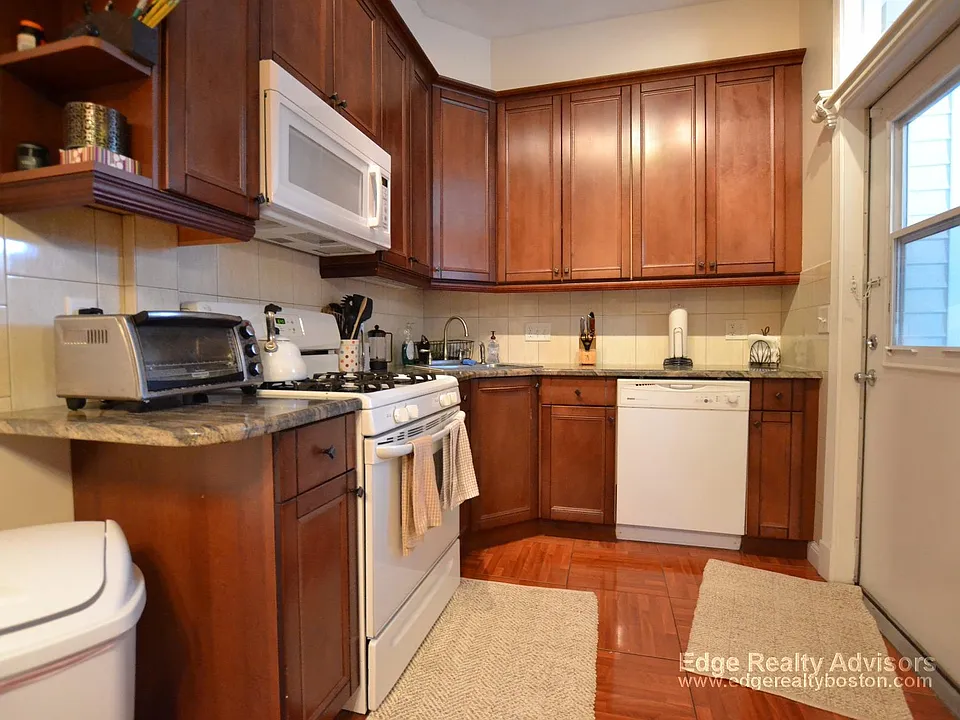 7 Delaware Pl #3