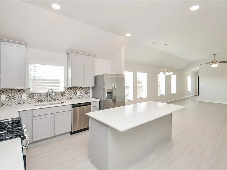 7402 Sunlit Harbor Dr — Photo 15