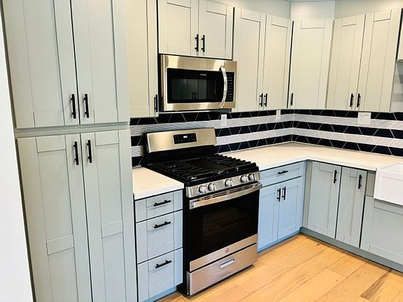 3rd image of 711 California St #1