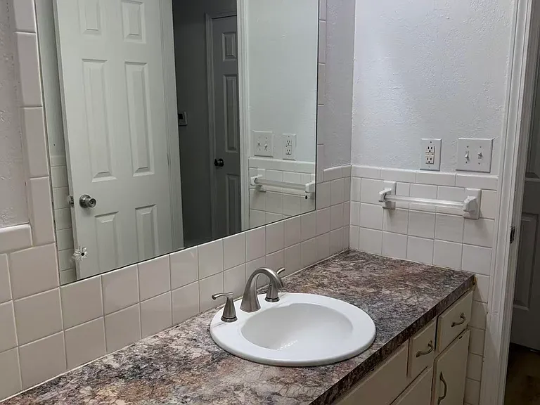 1239 E Carleton St — Photo 17