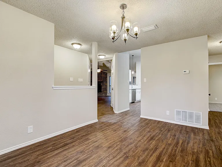 11823 Adriana Maria — Photo 6