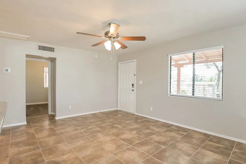 4 bed, 2.0 bath, 1563 sqft, $1,910 — Photo 4