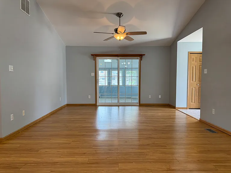 326 Brown Ct — Photo 20