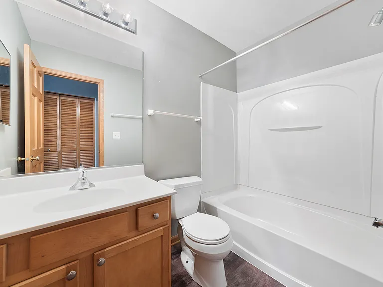 690 Lincoln Station Dr — Photo 15