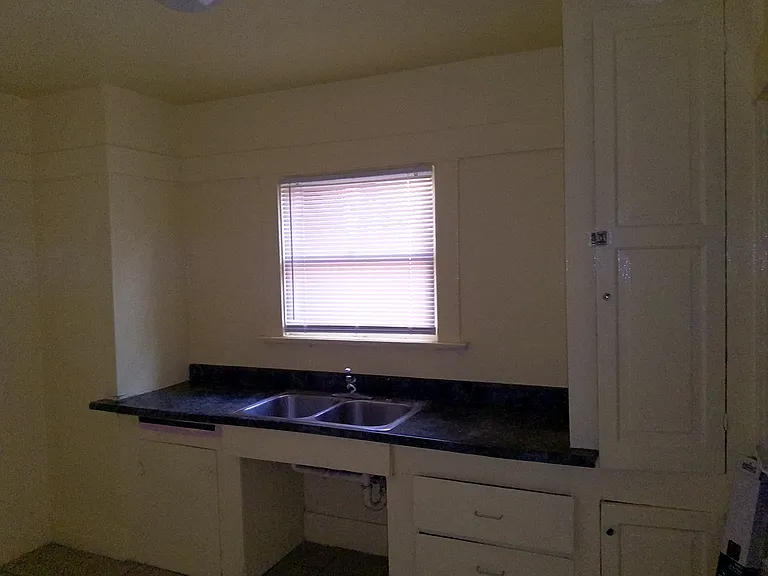 4318 Menlo - large kitchen lots of cabinets - ceramic tile floor for easy care - N view