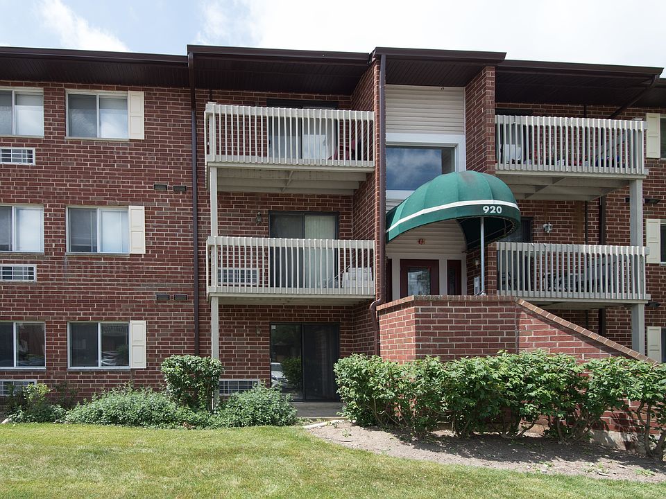 1st image of 920 N Lakeside Dr APT 1B