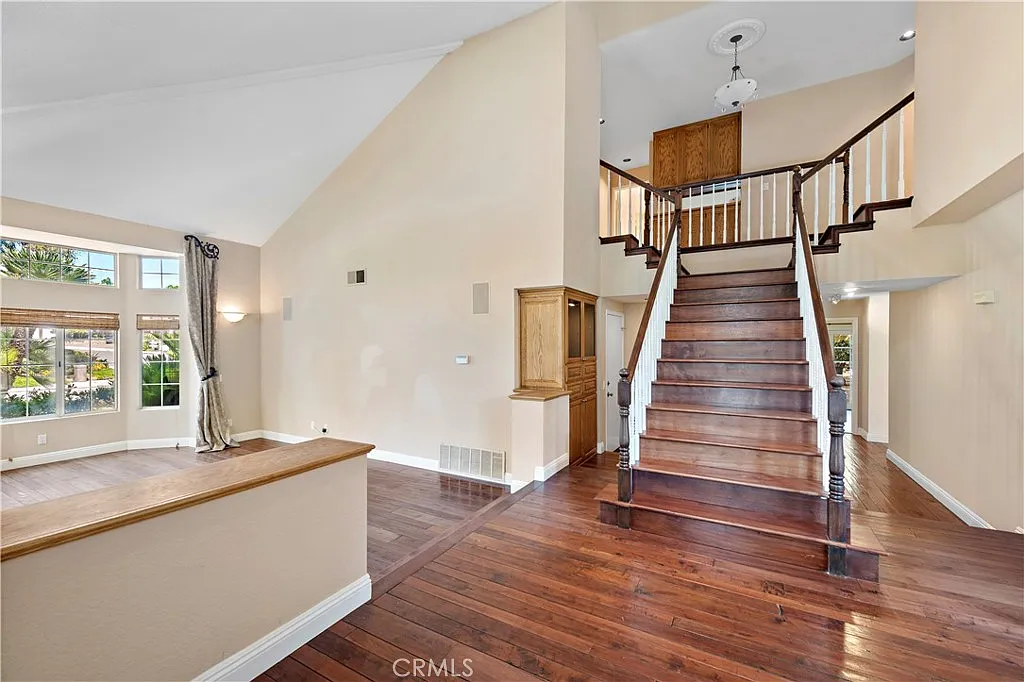 4 bed, 3204 sqft, $6,400 — Photo 2